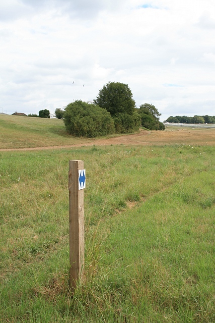 Marker post at the foot of Middle Hill